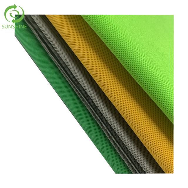 Pp spunbonded nonwoven color fabric roll